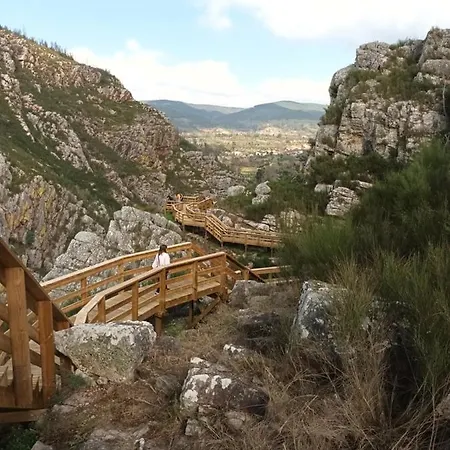 Vivenda Do Sobreiro Al Проживание в семье Serpins